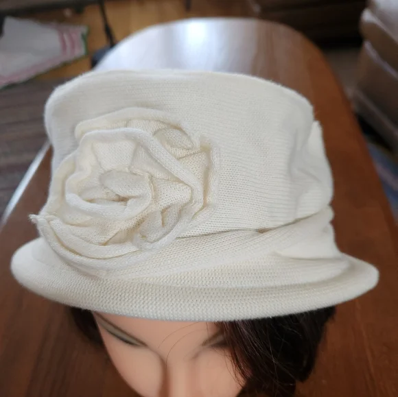 Parkhurst Cream Women's Cotton Knit Hat with Floral Detail Vintage Styled New - Picture 2 of 10